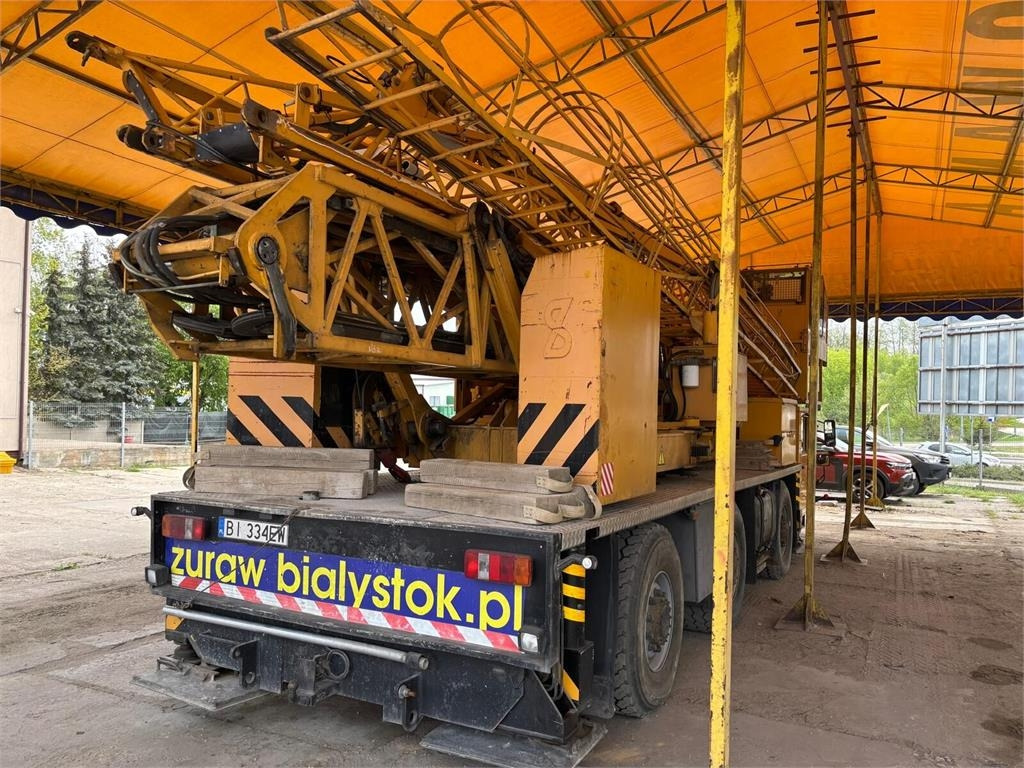 Spierings SK-365 AT-3 (400V + diesel) - Self-erecting tower crane: picture 3 Spierings SK-365 AT-3 (400V + diesel) - Self-erecting tower crane: picture 3