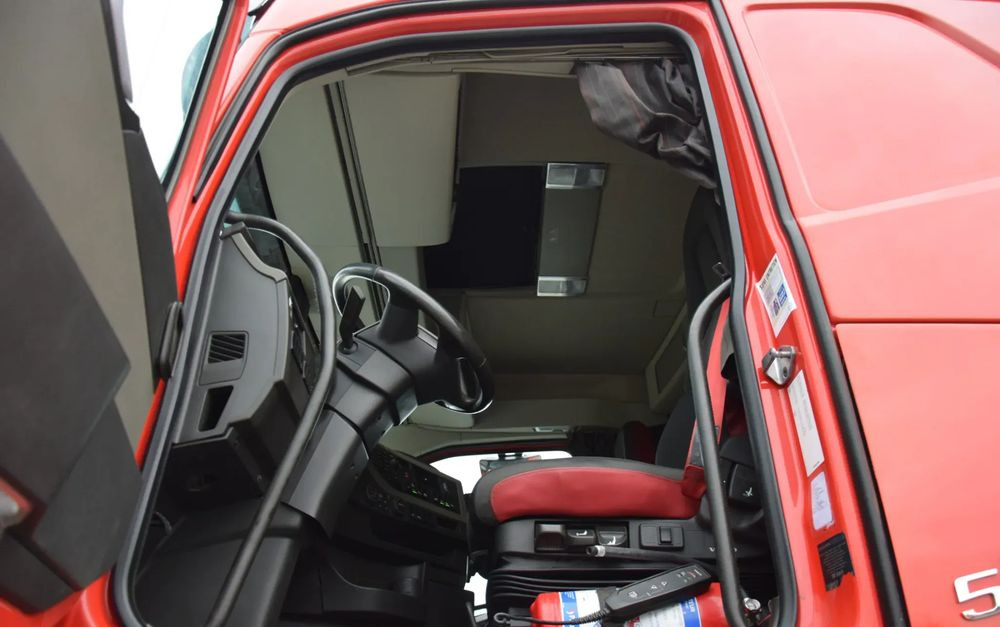 Tractor unit Volvo FH500 / NISKA KABINA / HYDRAULIKA / EURO 6 / ACC / LEDY / ALUFELGI / SERWISOWANY / SPROWADZONY: picture 19 Tractor unit Volvo FH500 / NISKA KABINA / HYDRAULIKA / EURO 6 / ACC / LEDY / ALUFELGI / SERWISOWANY / SPROWADZONY: picture 19