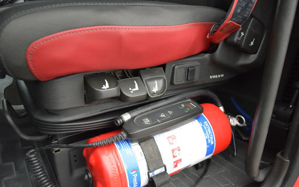 Tractor unit Volvo FH500 / NISKA KABINA / HYDRAULIKA / EURO 6 / ACC / LEDY / ALUFELGI / SERWISOWANY / SPROWADZONY: picture 20 Tractor unit Volvo FH500 / NISKA KABINA / HYDRAULIKA / EURO 6 / ACC / LEDY / ALUFELGI / SERWISOWANY / SPROWADZONY: picture 20