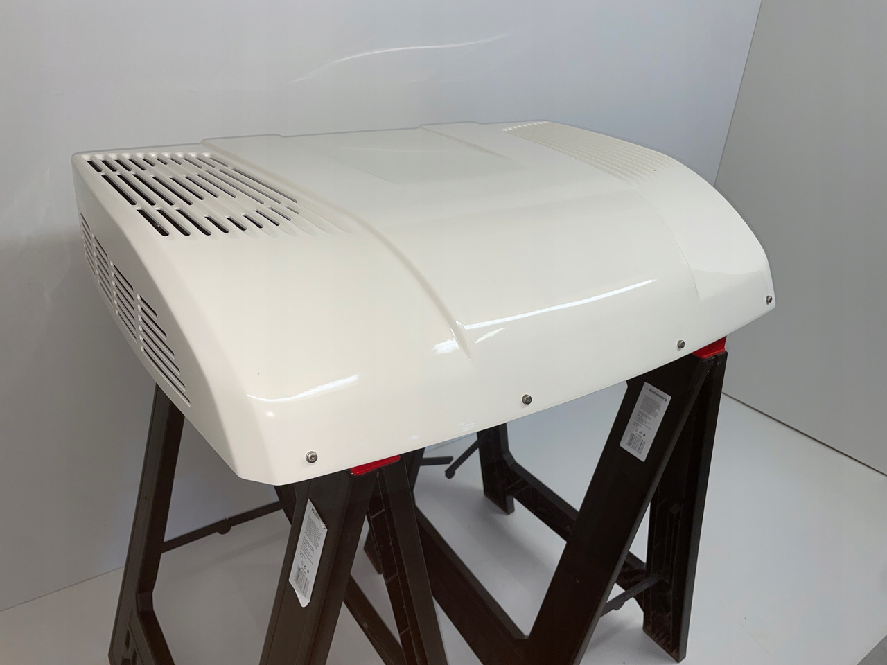 KLIMATYZACJA MAN SCANIA WAECO RT880 RT 880 - A/C compressor for Truck: picture 2 KLIMATYZACJA MAN SCANIA WAECO RT880 RT 880 - A/C compressor for Truck: picture 2