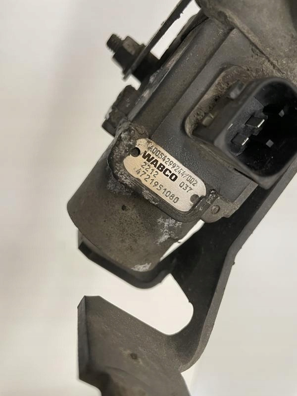 ZAWÓR CIŚNIENIA MERCEDES ACTROS MP4 A0054299244 - Suspension for Truck: picture 5 ZAWÓR CIŚNIENIA MERCEDES ACTROS MP4 A0054299244 - Suspension for Truck: picture 5