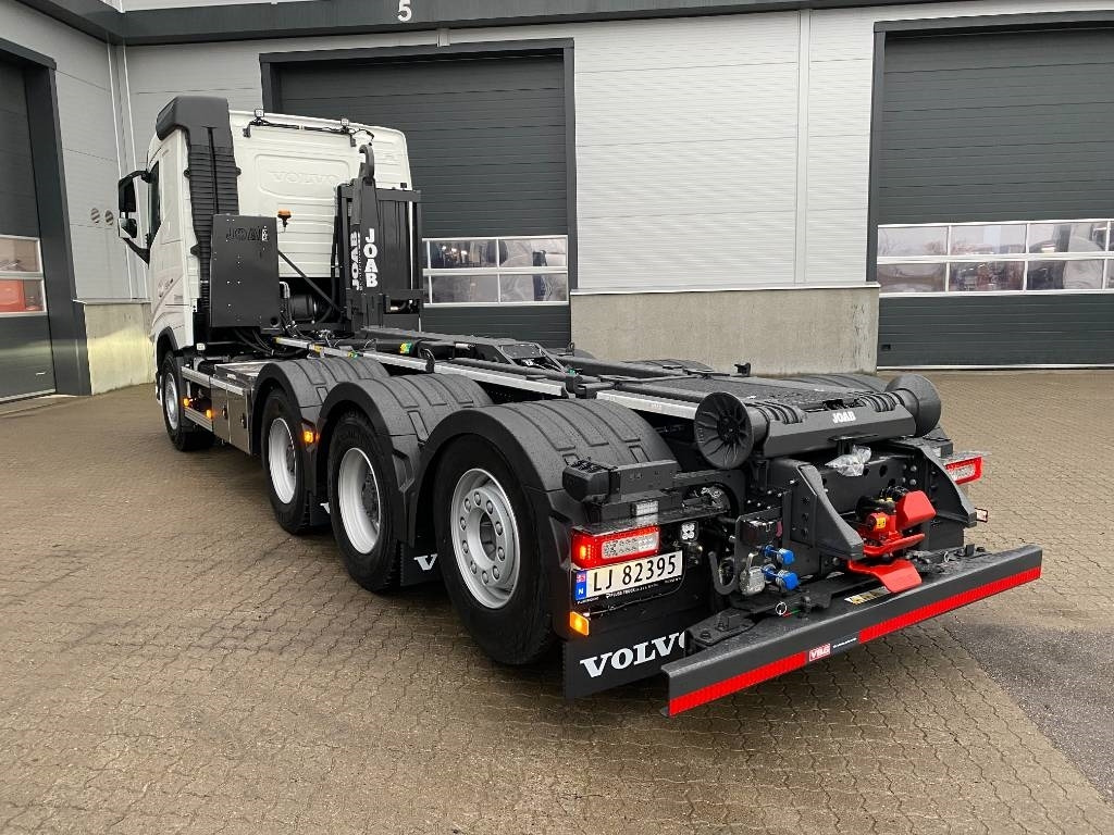 Volvo FH540 Tridem  - Hook lift truck: picture 3 Volvo FH540 Tridem  - Hook lift truck: picture 3