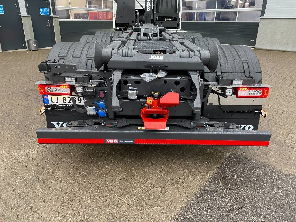 Volvo FH540 Tridem  - Hook lift truck: picture 5 Volvo FH540 Tridem  - Hook lift truck: picture 5