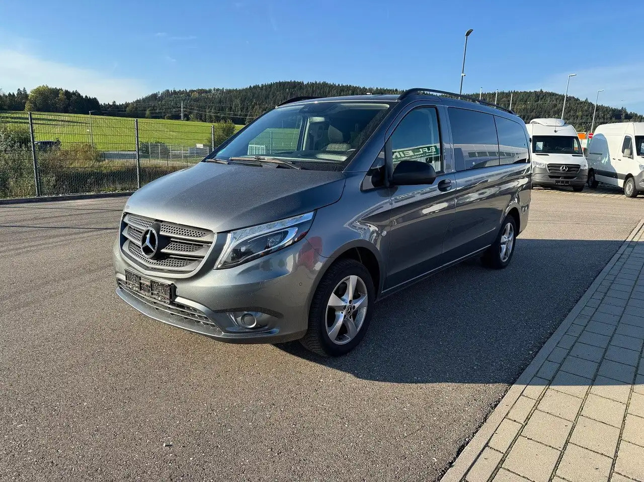 Mercedes-Benz Vito Tourer 119 CDI Edition 4x4 Lang - Car: picture 1 Mercedes-Benz Vito Tourer 119 CDI Edition 4x4 Lang - Car: picture 1