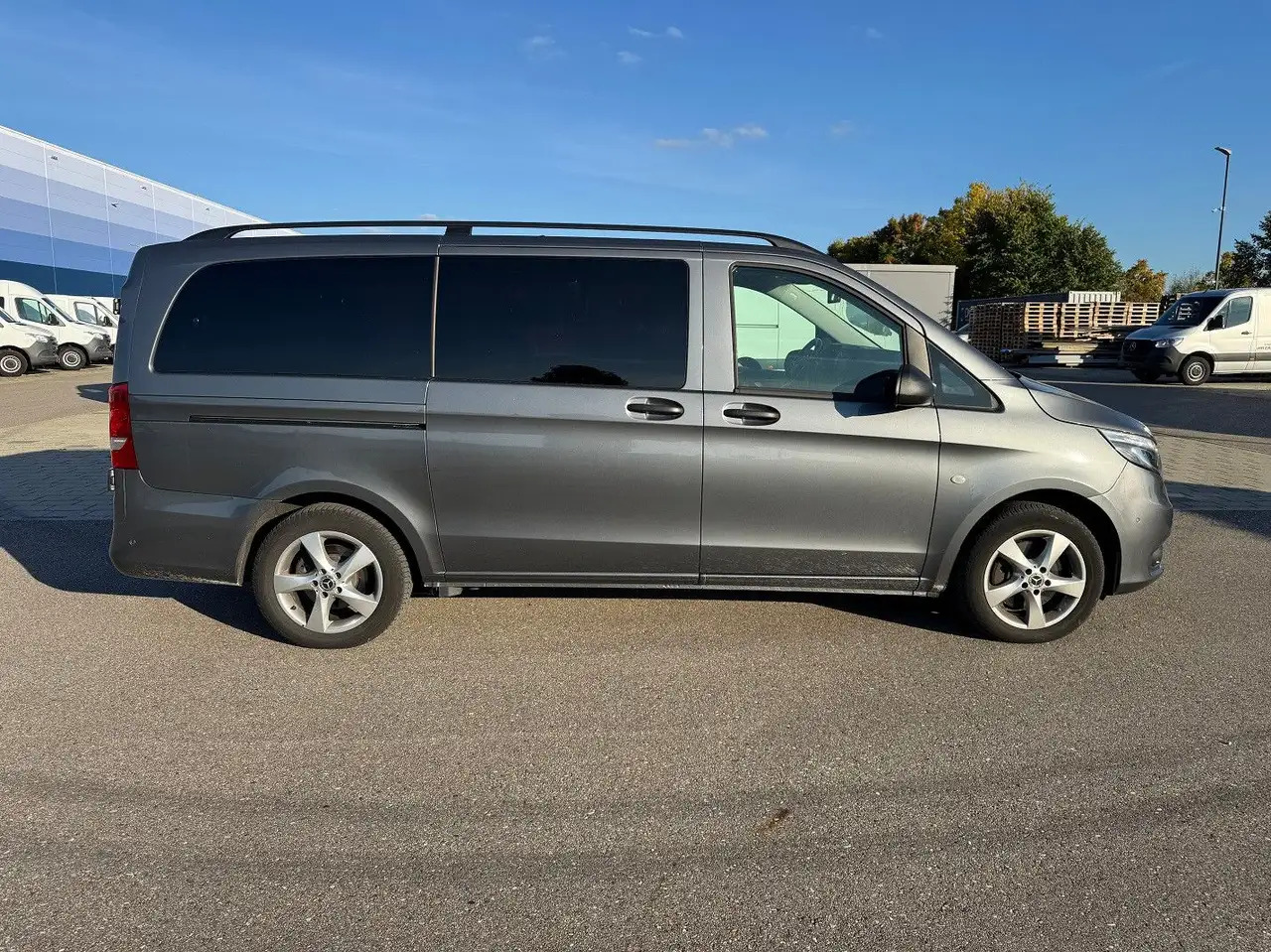 Mercedes-Benz Vito Tourer 119 CDI Edition 4x4 Lang - Car: picture 4 Mercedes-Benz Vito Tourer 119 CDI Edition 4x4 Lang - Car: picture 4