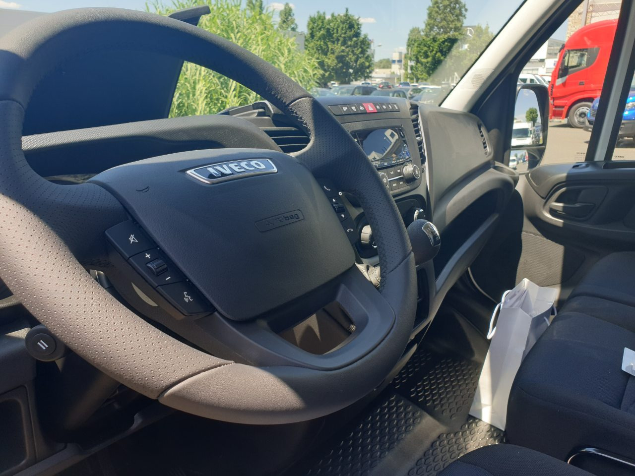 IVECO Daily 35S14 with Zanotti Z350 0°C Refrigeration (5 vehicles in stock) - Refrigerated van: picture 5 IVECO Daily 35S14 with Zanotti Z350 0°C Refrigeration (5 vehicles in stock) - Refrigerated van: picture 5