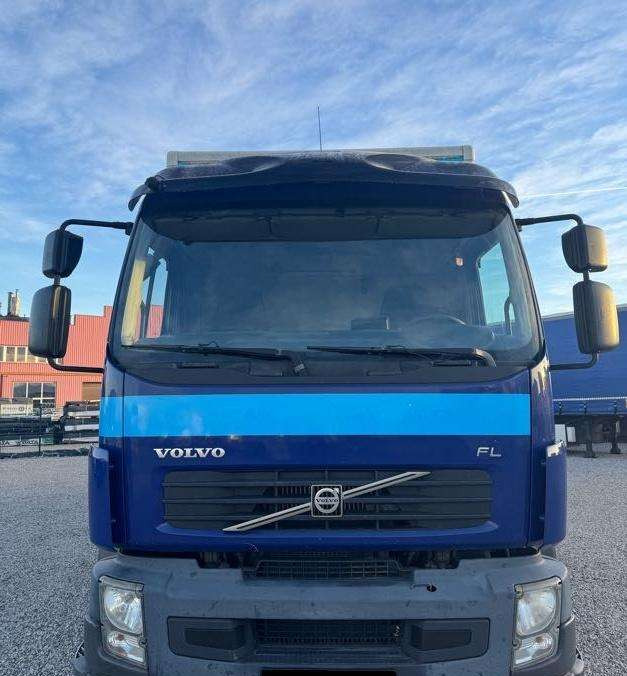Volvo FL 240 - Refrigerator truck: picture 2 Volvo FL 240 - Refrigerator truck: picture 2