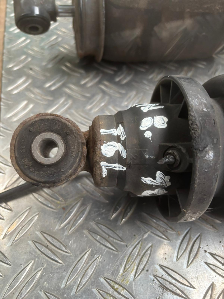 Gebrauchte Luftbälge MAN 8.180, Artikel - Nr. : 81.9999 - 9999 - Cab suspension for Truck: picture 3 Gebrauchte Luftbälge MAN 8.180, Artikel - Nr. : 81.9999 - 9999 - Cab suspension for Truck: picture 3