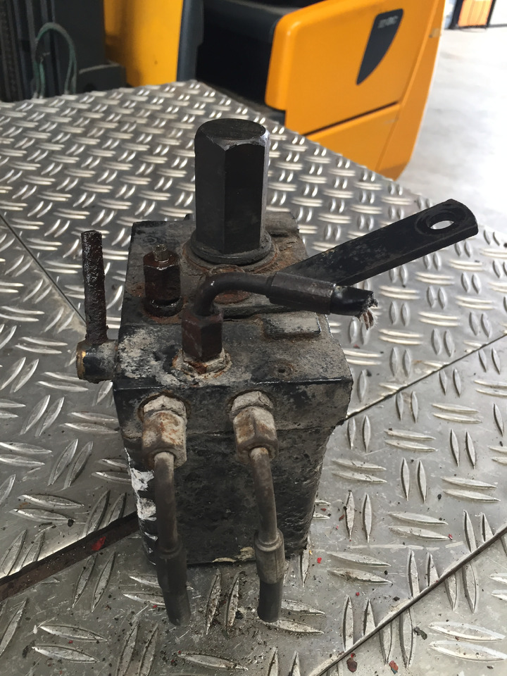 Gebrauchtes Elektr. - Hydr. Fahrerhaus Kippventil, MAN TGX 26.480, Artikel - Nr. : 81.9999 - 9999 - Hydraulic valve for Truck: picture 5 Gebrauchtes Elektr. - Hydr. Fahrerhaus Kippventil, MAN TGX 26.480, Artikel - Nr. : 81.9999 - 9999 - Hydraulic valve for Truck: picture 5