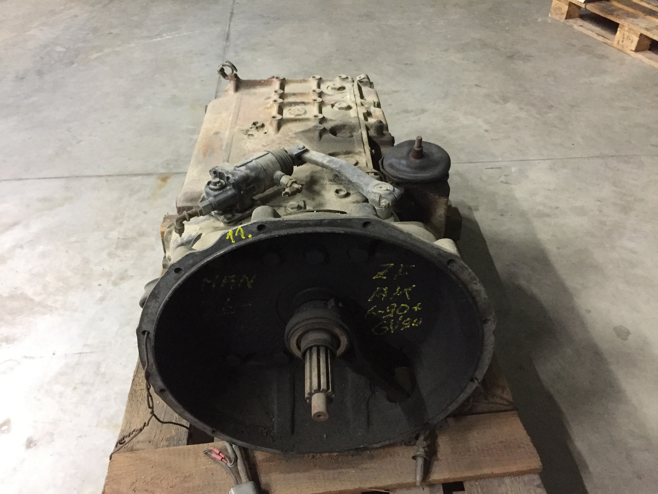 Gebrauchtes Getriebe MAN 26.240, Typ : ZF AK 6.90 / GV 90, Artikel - Nr. : 81.99999 - 9999 - Gearbox for Truck: picture 3 Gebrauchtes Getriebe MAN 26.240, Typ : ZF AK 6.90 / GV 90, Artikel - Nr. : 81.99999 - 9999 - Gearbox for Truck: picture 3