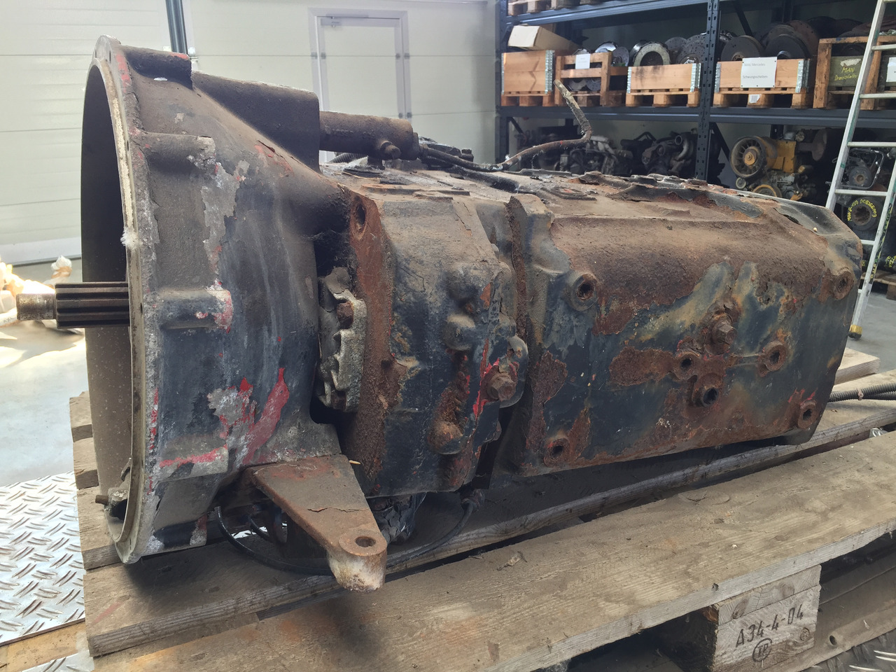 Gebrauchtes ZF Getriebe MAN 17.232, Typ : S6 - 65 + GV - 80, Artikel - Nr. : 81.32002 - 6082 - Gearbox for Truck: picture 1 Gebrauchtes ZF Getriebe MAN 17.232, Typ : S6 - 65 + GV - 80, Artikel - Nr. : 81.32002 - 6082 - Gearbox for Truck: picture 1