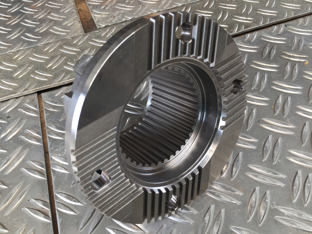 Neuwertige MAN TGL, TGM Antriebsflansch Getriebe, Artikel - Nr. : 81.39115 - 0456 - Gearbox and parts for Truck: picture 1 Neuwertige MAN TGL, TGM Antriebsflansch Getriebe, Artikel - Nr. : 81.39115 - 0456 - Gearbox and parts for Truck: picture 1