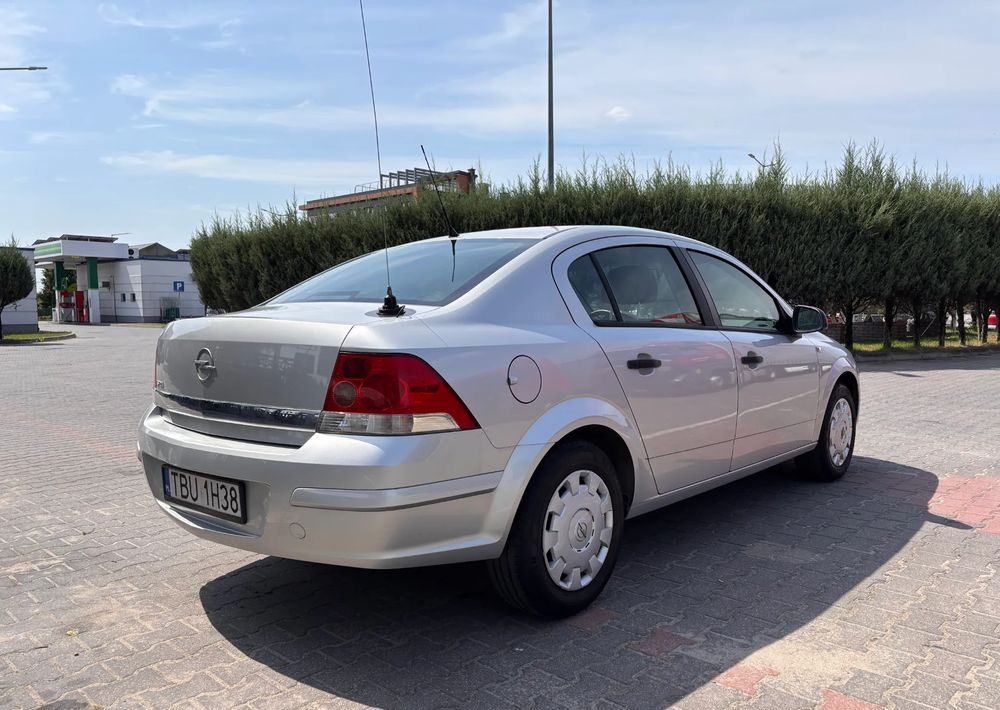 Opel Astra 1.6 Edition - Sedan: picture 4 Opel Astra 1.6 Edition - Sedan: picture 4