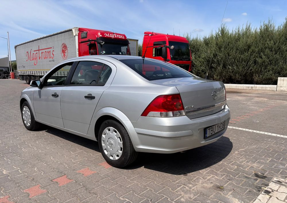 Opel Astra 1.6 Edition - Sedan: picture 5 Opel Astra 1.6 Edition - Sedan: picture 5