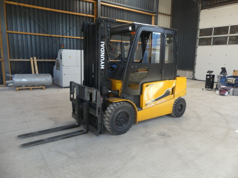 HYUNDAI 40B-9 - Material handling equipment: picture 2 HYUNDAI 40B-9 - Material handling equipment: picture 2