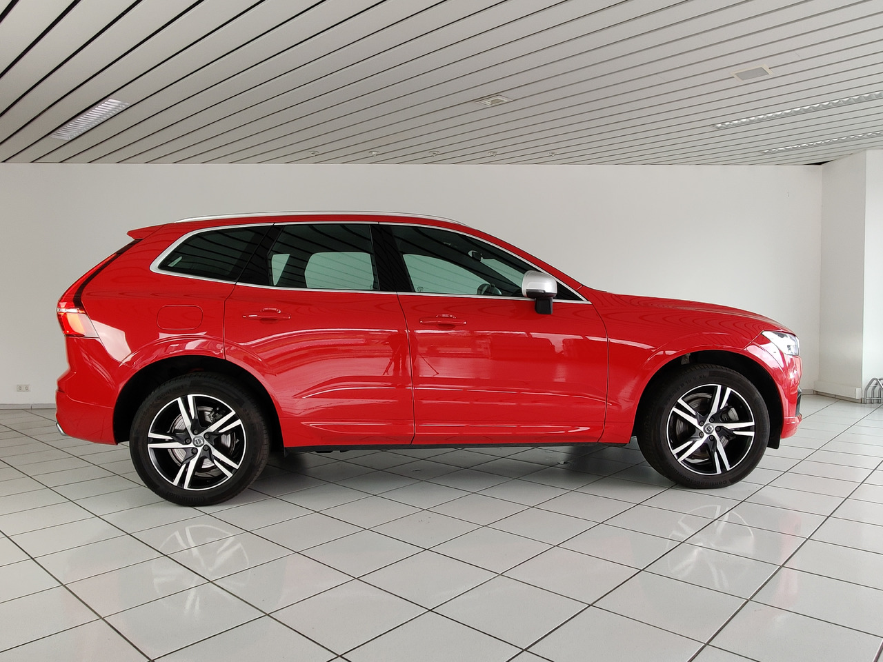 Volvo XC60 R Design AWD 228kW 360°Kam Pano Head-Up CD Apple - SUV: picture 5 Volvo XC60 R Design AWD 228kW 360°Kam Pano Head-Up CD Apple - SUV: picture 5