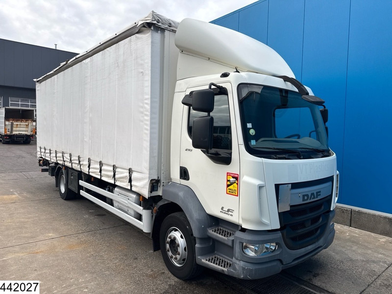 DAF LF 210 EURO 6, Dhollandia - Box truck: picture 3 DAF LF 210 EURO 6, Dhollandia - Box truck: picture 3