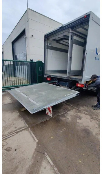 Dhollandia Laadklep / Achtersluitklep 2000 kg MBB / Palfinger / B.A.R. Cargolift - Tail lift: picture 1 Dhollandia Laadklep / Achtersluitklep 2000 kg MBB / Palfinger / B.A.R. Cargolift - Tail lift: picture 1