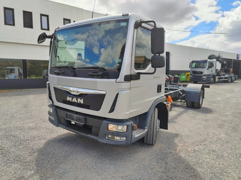 MAN TGL 12.250 Chassis cabine Euro6 - Cab chassis truck: picture 2 MAN TGL 12.250 Chassis cabine Euro6 - Cab chassis truck: picture 2