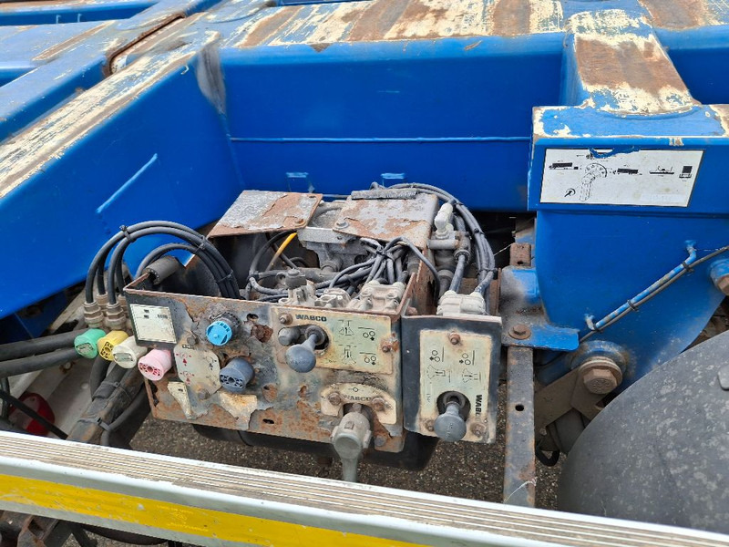 Container transporter/ Swap body semi-trailer D-Tec CT-35-02: picture 12