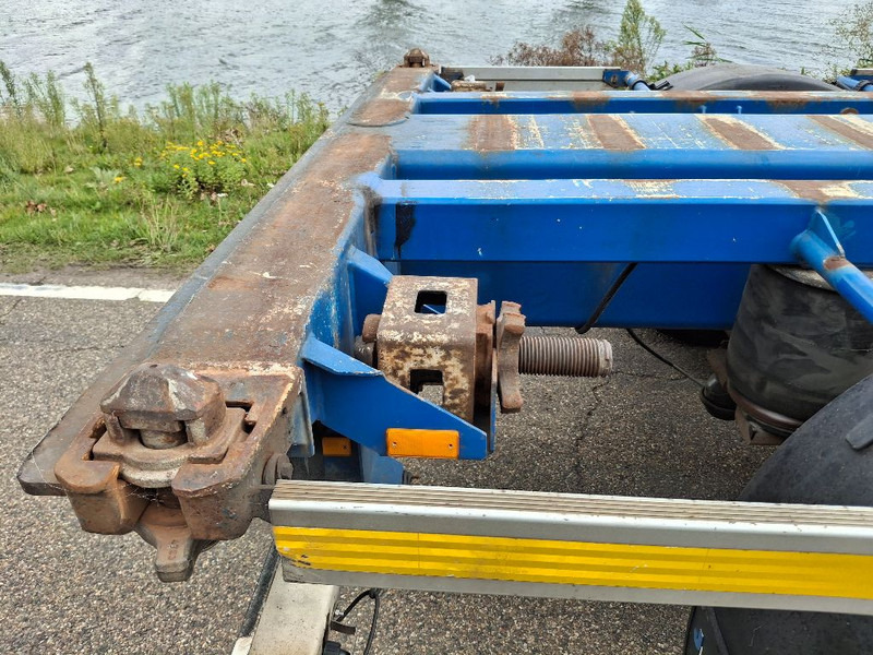 Container transporter/ Swap body semi-trailer D-Tec CT-35-02: picture 8