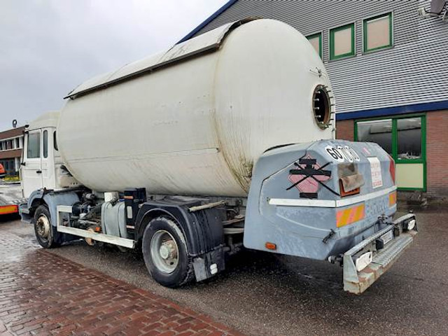 Renault MIDLINER M210 GAS / LPG - Tank truck: picture 4 Renault MIDLINER M210 GAS / LPG - Tank truck: picture 4