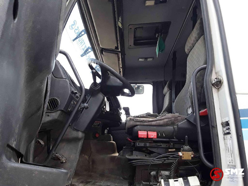 Interior photo 2: Tractor unit Volvo FH 12 380 hydraulic francais