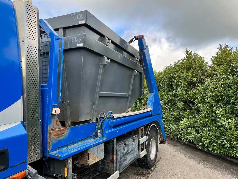 DAF CF 75.250 Euro3 / 2 bakken / Portaalarm / Manual - Hook lift truck: picture 5 DAF CF 75.250 Euro3 / 2 bakken / Portaalarm / Manual - Hook lift truck: picture 5