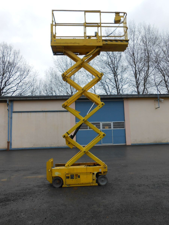 Genie GS 1930, Scherenarbeitsbühne Genie 8 m - Truck mounted aerial platform: picture 1 Genie GS 1930, Scherenarbeitsbühne Genie 8 m - Truck mounted aerial platform: picture 1