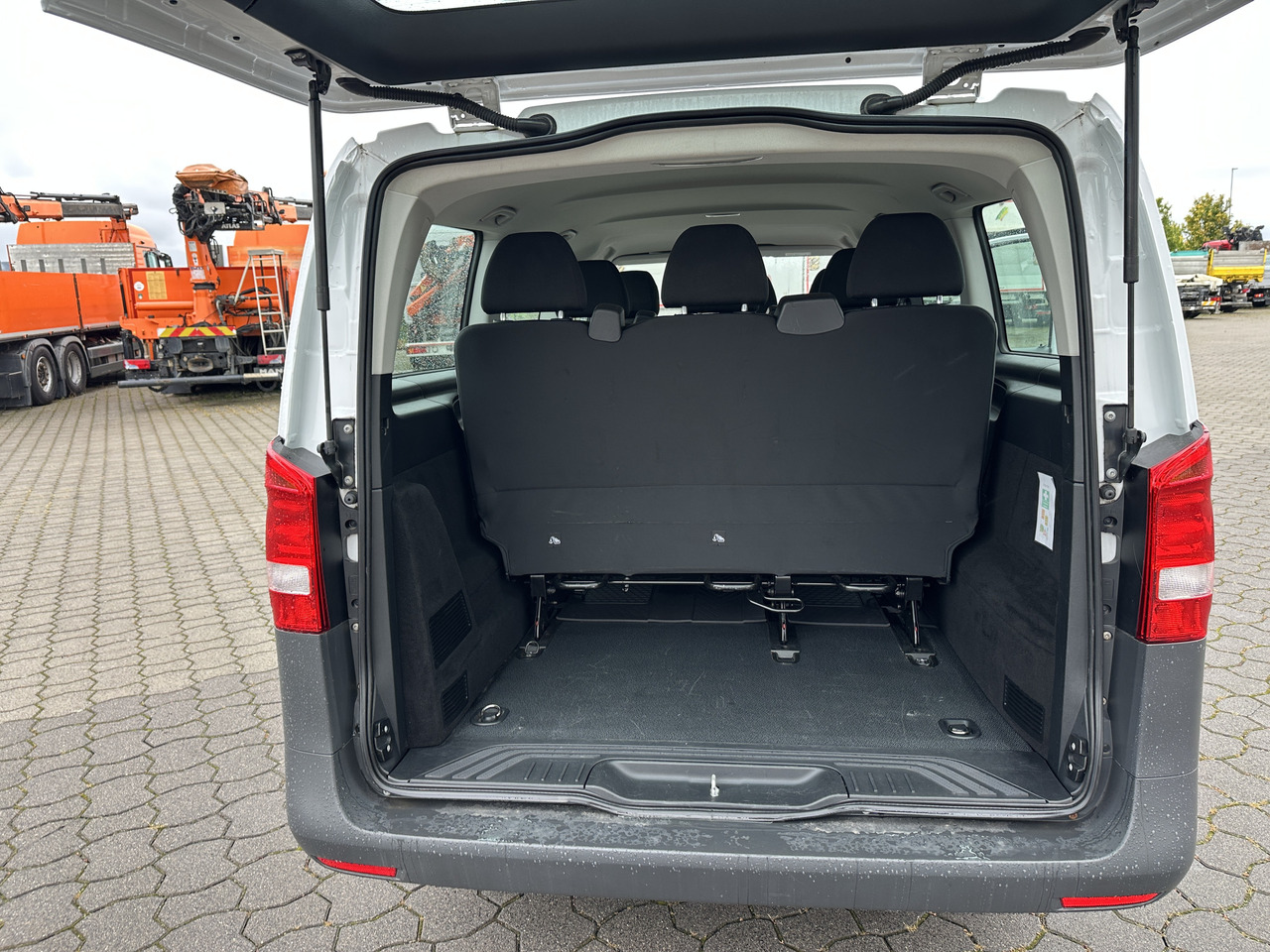 Mercedes-Benz Vito 111 CDI   9 Sitzer   BT   FSE   Klima   Tempomat   Radio - Passenger van: picture 3 Mercedes-Benz Vito 111 CDI   9 Sitzer   BT   FSE   Klima   Tempomat   Radio - Passenger van: picture 3
