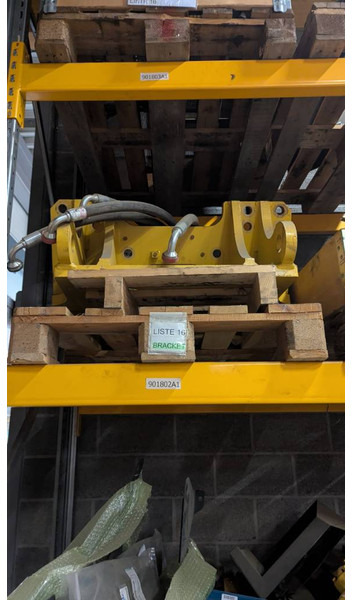 Komatsu D37PX-23 / -24 BRACKET - 11Y-21-41471 - Frame/ Chassis for Construction machinery: picture 1 Komatsu D37PX-23 / -24 BRACKET - 11Y-21-41471 - Frame/ Chassis for Construction machinery: picture 1
