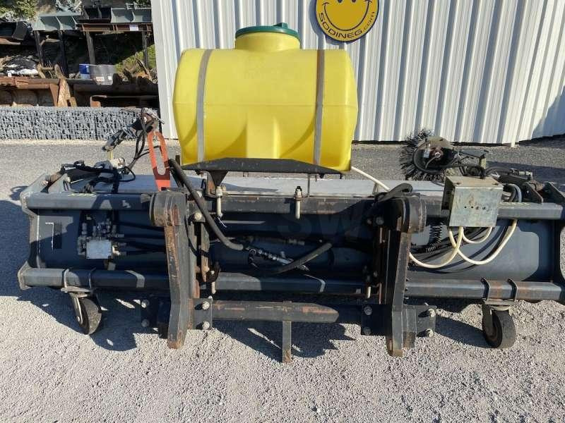 EMILY 2900mm - Attache Chargeurs CATERPILLAR / VOLVO - Broom: picture 4 EMILY 2900mm - Attache Chargeurs CATERPILLAR / VOLVO - Broom: picture 4
