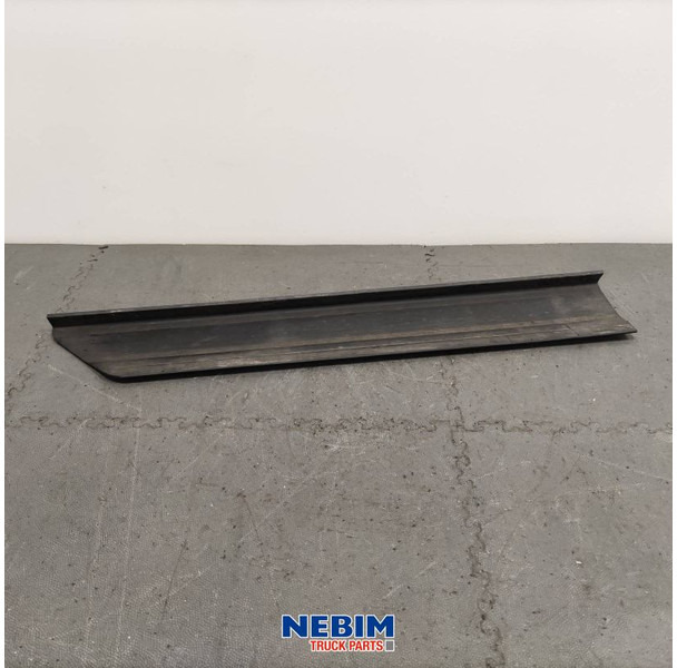 Renault Renault - 7482633051 - Side skirts extension - Spare parts for Truck: picture 2 Renault Renault - 7482633051 - Side skirts extension - Spare parts for Truck: picture 2