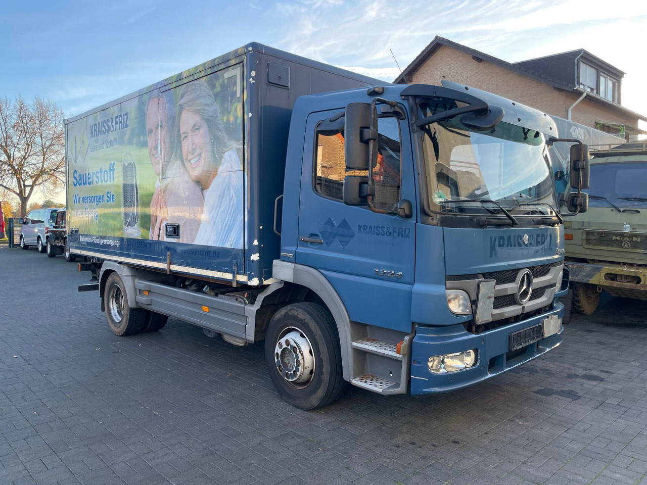 Mercedes-Benz Atego 2 6-Zyl. 4x2 1224 Klima, Radstand: 3.56m. - Box truck: picture 1 Mercedes-Benz Atego 2 6-Zyl. 4x2 1224 Klima, Radstand: 3.56m. - Box truck: picture 1