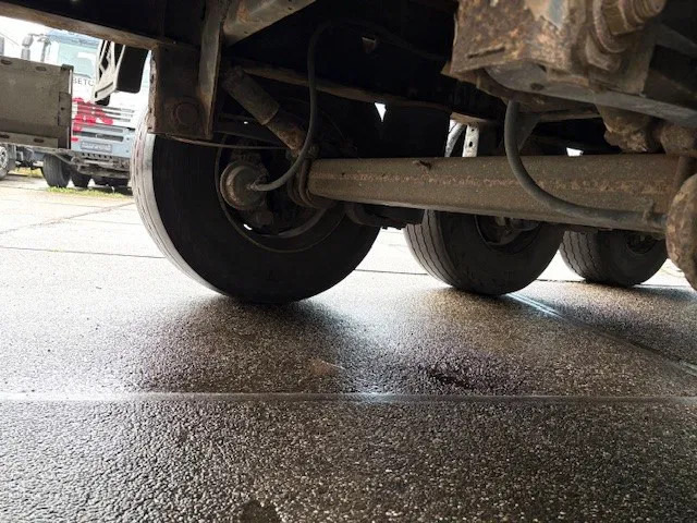 Curtainsider semi-trailer Krone SDP-27 3-AXLE 13.60 M. CURTAINSIDE WITH SLIDING ROOF (BPW-AXLES / DISC BRAKES / ABS-EBS BRAKE SYSTEM): picture 8 Curtainsider semi-trailer Krone SDP-27 3-AXLE 13.60 M. CURTAINSIDE WITH SLIDING ROOF (BPW-AXLES / DISC BRAKES / ABS-EBS BRAKE SYSTEM): picture 8