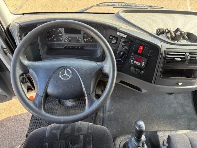 Refrigerator truck Mercedes-Benz Atego 816 L 4x2 ORIGINAL DUTCH COOLER TRUCK WITH CARRIER XARIOS 600D/E (MANUAL GEARBOX / AIRCONDITIONING / 2.000 KG. TAILLIFT): picture 8