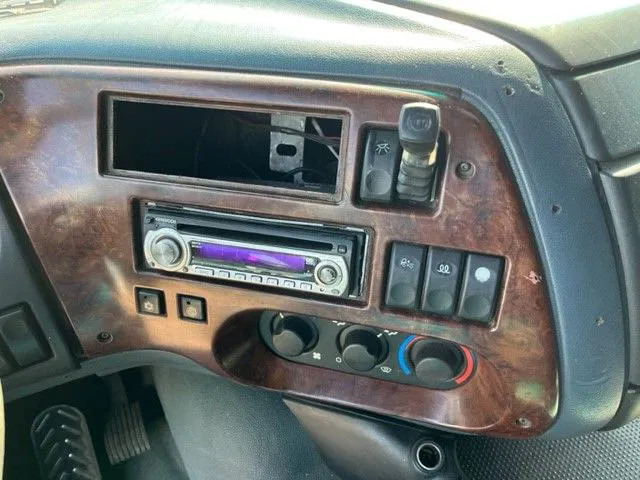 Tractor unit DAF 95.430 XF SPACECAB (EURO 3 / ZF16 MANUAL GEARBOX / ZF-INTARDER / AIRCONDITIONING): picture 8
