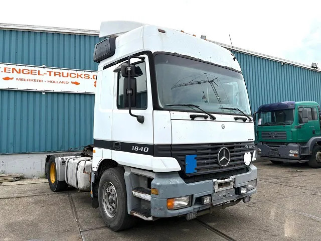 Mercedes-Benz Actros 1840 LS (MP1) (EPS WITH CLUTCH (3 PEDALS) / RETARDER / ROOF SPOILER / ETC.) - Tractor unit: picture 2 Mercedes-Benz Actros 1840 LS (MP1) (EPS WITH CLUTCH (3 PEDALS) / RETARDER / ROOF SPOILER / ETC.) - Tractor unit: picture 2