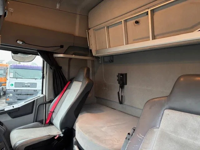 Tractor unit Renault T460 HIGH ROOF 4x2 (EURO 6 / AUTOMATIC GEARBOX / VBI-BRAKE / HYDRAULIC KIT / FRIDGE / AIRCONDITIONING): picture 14
