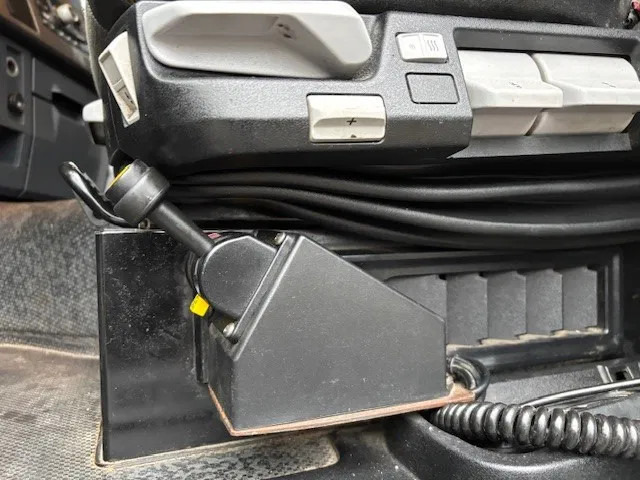 Tractor unit Renault T460 HIGH ROOF 4x2 (EURO 6 / AUTOMATIC GEARBOX / VBI-BRAKE / HYDRAULIC KIT / FRIDGE / AIRCONDITIONING): picture 15