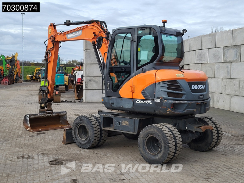 Doosan DX57 W-5 A/C - 3 Buckets - Wheel excavator: picture 5 Doosan DX57 W-5 A/C - 3 Buckets - Wheel excavator: picture 5