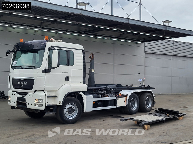MAN TGS 33.440 6X4 25Ton AJK NHS25-5930 hooklift with 5th wheel Wechselsystem Manual Big-Axle Euro 5 - Hook lift truck: picture 1 MAN TGS 33.440 6X4 25Ton AJK NHS25-5930 hooklift with 5th wheel Wechselsystem Manual Big-Axle Euro 5 - Hook lift truck: picture 1