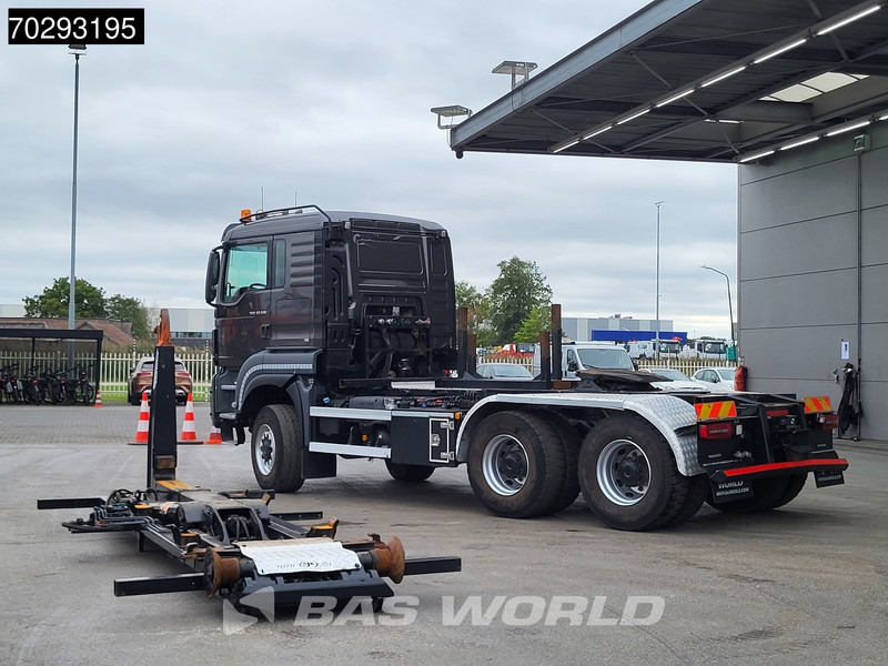 MAN TGS 33.510 TGS 6X6 20t AJK hooklift with 5th wheel Wechselsystem Retarder Automatic Euro 6 - Hook lift truck: picture 2 MAN TGS 33.510 TGS 6X6 20t AJK hooklift with 5th wheel Wechselsystem Retarder Automatic Euro 6 - Hook lift truck: picture 2