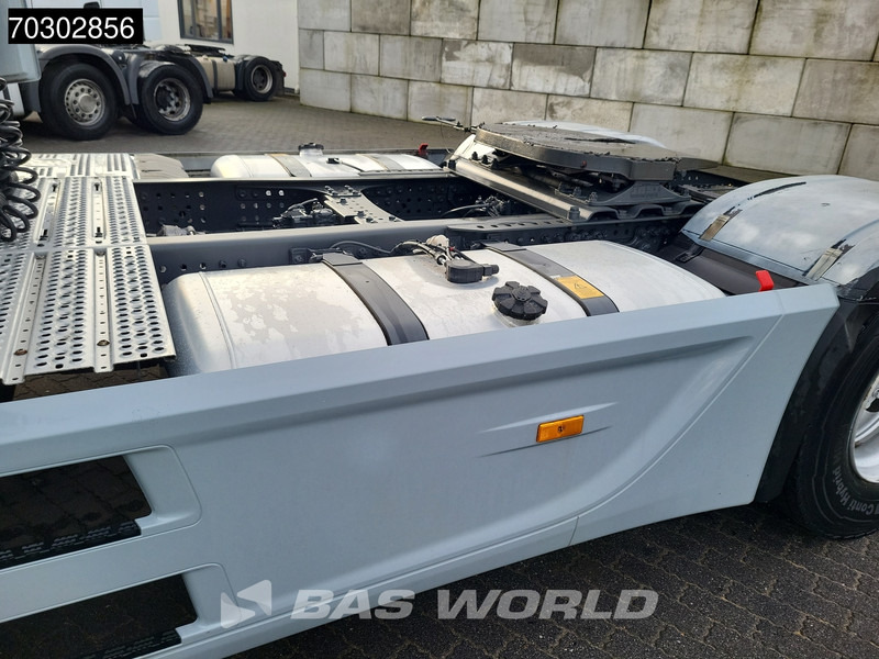 Lease a Mercedes-Benz Actros 1951 Actros 4X2 BigSpace 2x Tanks Leder 70% Tyres Mercedes-Benz Actros 1951 Actros 4X2 BigSpace 2x Tanks Leder 70% Tyres: picture 13 Lease a Mercedes-Benz Actros 1951 Actros 4X2 BigSpace 2x Tanks Leder 70% Tyres Mercedes-Benz Actros 1951 Actros 4X2 BigSpace 2x Tanks Leder 70% Tyres: picture 13