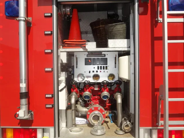 MAN LE 220C GODIVA POMP 2000 LITER TANK,MANUAL GEARBOX - Fire truck: picture 2 MAN LE 220C GODIVA POMP 2000 LITER TANK,MANUAL GEARBOX - Fire truck: picture 2