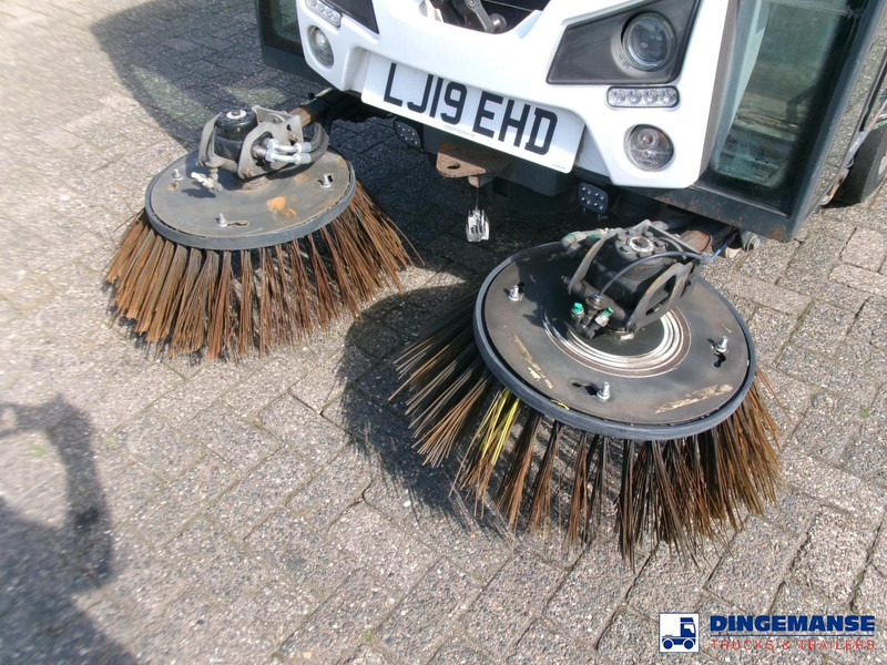 Road sweeper Johnston C202 compact street sweeper: picture 6 Road sweeper Johnston C202 compact street sweeper: picture 6