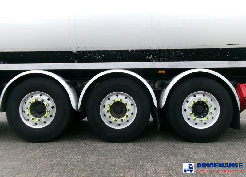 Tank semi-trailer Lakeland Fuel tank alu 42.8 m3 / 6 comp + pump: picture 19 Tank semi-trailer Lakeland Fuel tank alu 42.8 m3 / 6 comp + pump: picture 19