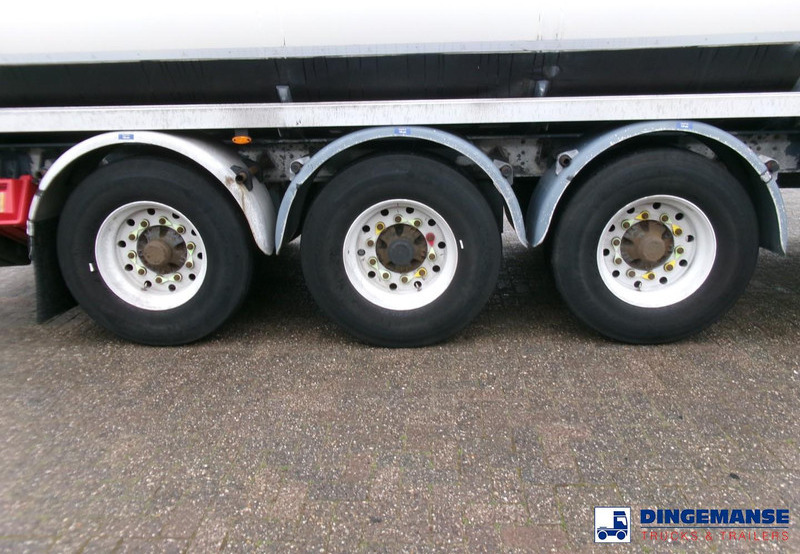 Lakeland Fuel tank alu 42.8 m3 / 6 comp + pump - Tank semi-trailer: picture 5 Lakeland Fuel tank alu 42.8 m3 / 6 comp + pump - Tank semi-trailer: picture 5