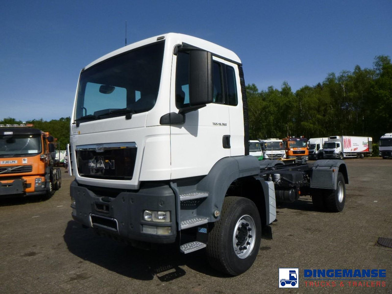 MAN TGS 19.360 4X2 BBS manual Euro 2 chassis + PTO - Cab chassis truck: picture 1 MAN TGS 19.360 4X2 BBS manual Euro 2 chassis + PTO - Cab chassis truck: picture 1