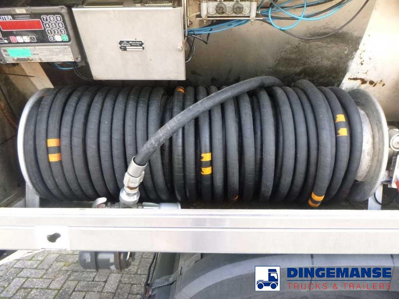 Lease a Mercedes-Benz Antos 2635 6x2 gas tank 28 m3 Mercedes-Benz Antos 2635 6x2 gas tank 28 m3: picture 14 Lease a Mercedes-Benz Antos 2635 6x2 gas tank 28 m3 Mercedes-Benz Antos 2635 6x2 gas tank 28 m3: picture 14